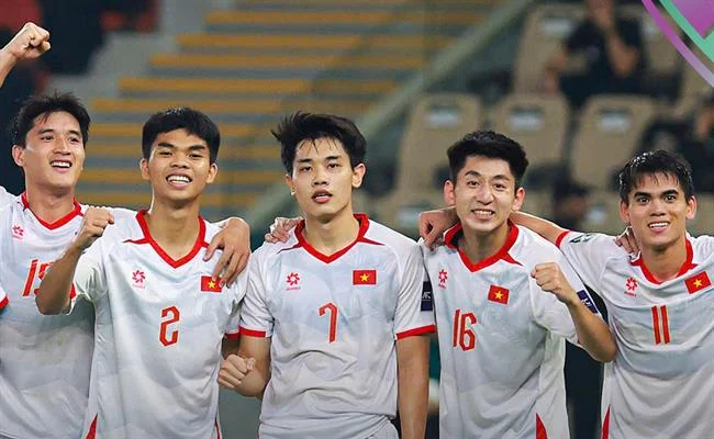 Sân vận động bóng đá với biểu tượng cá cược trực tuyến của 89bet1 web